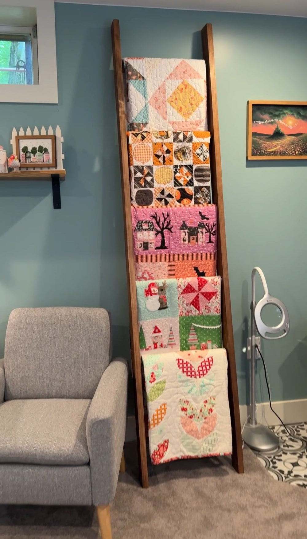 How to Make a DIY Quilt Ladder for Under $30 - The little Green Bean