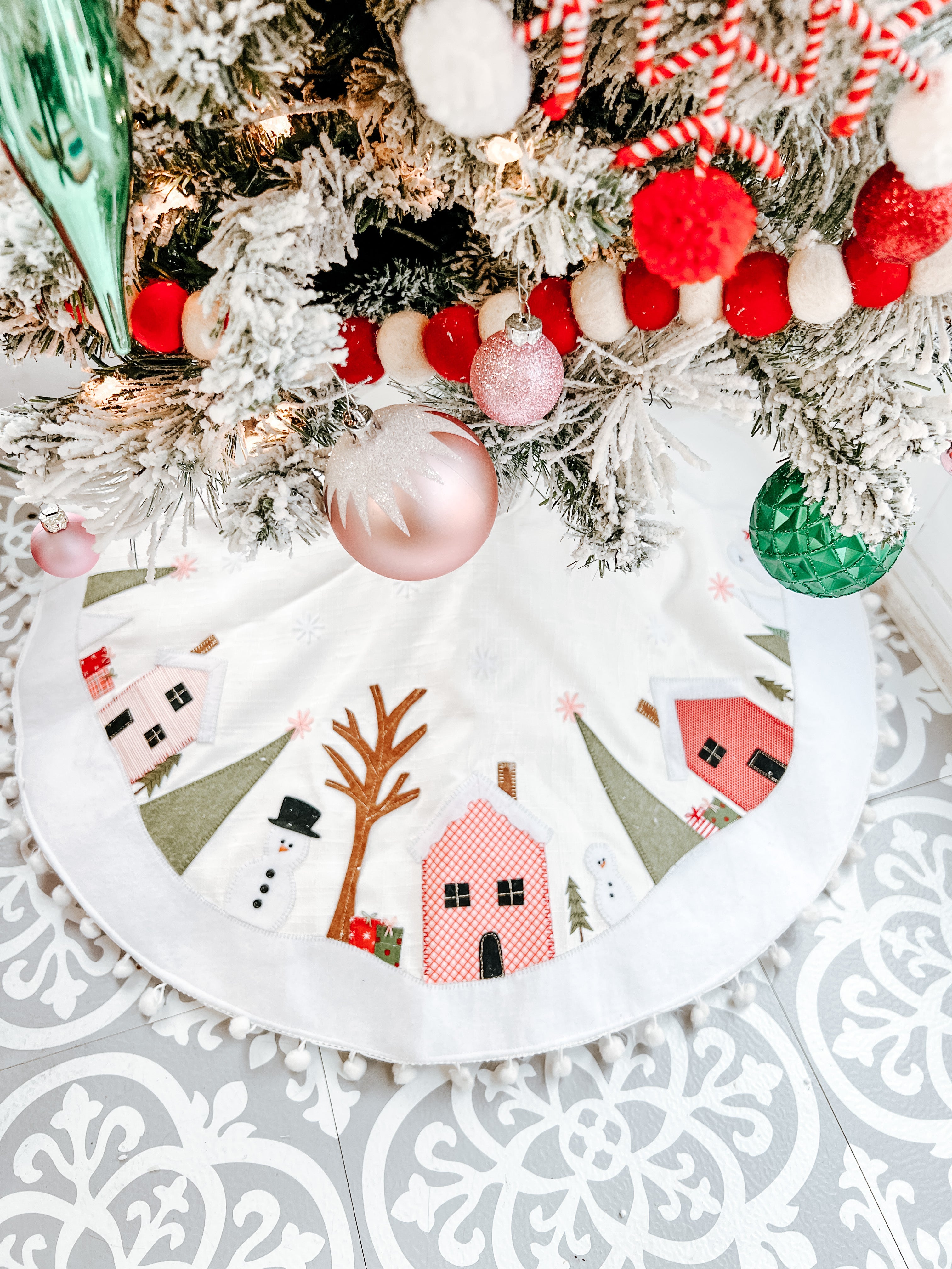 Winter Applique' Tree Skirt PDF Pattern The little Green Bean
