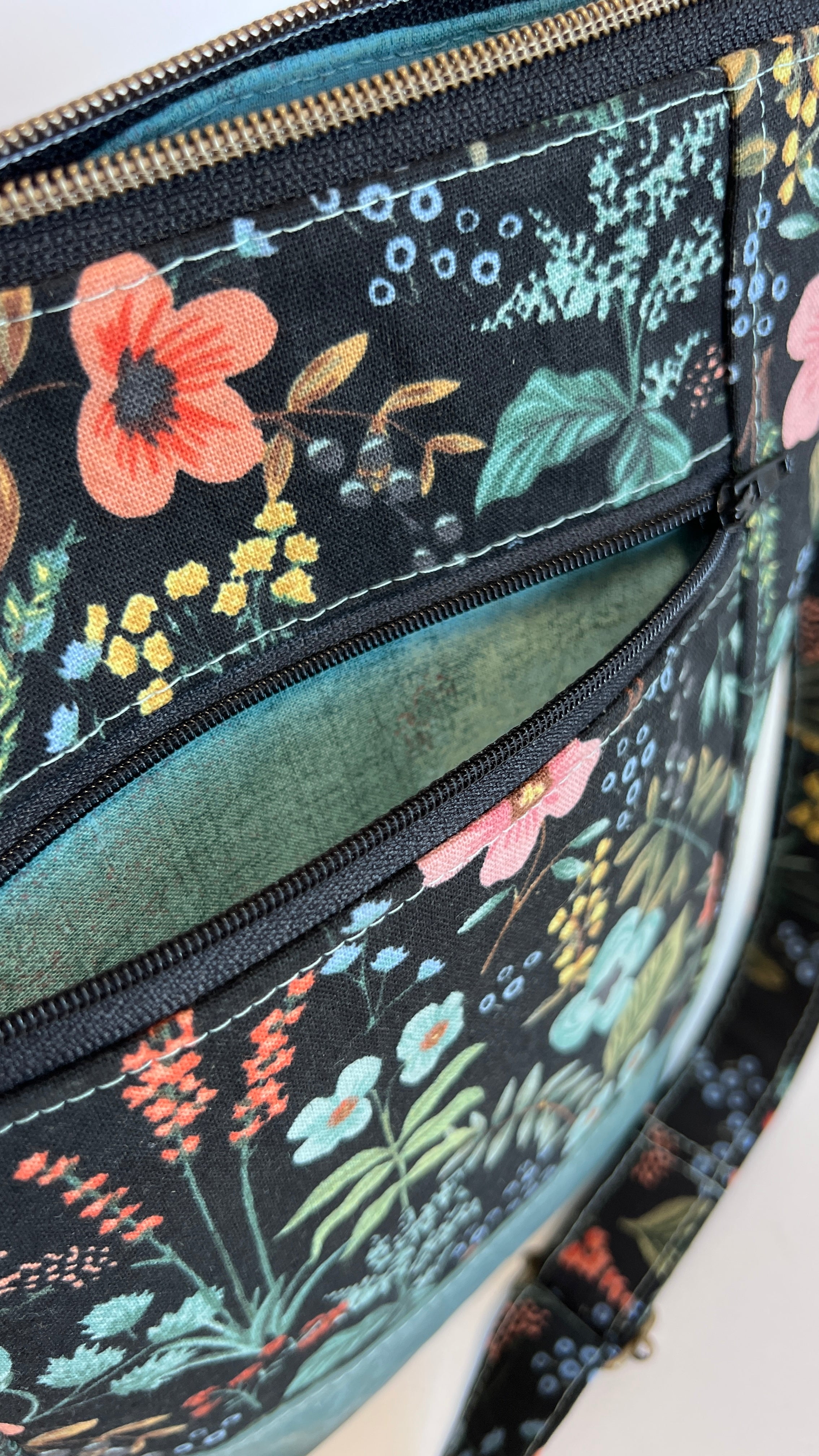 The Aspen Crossbody Bag Pattern – Sew Hot