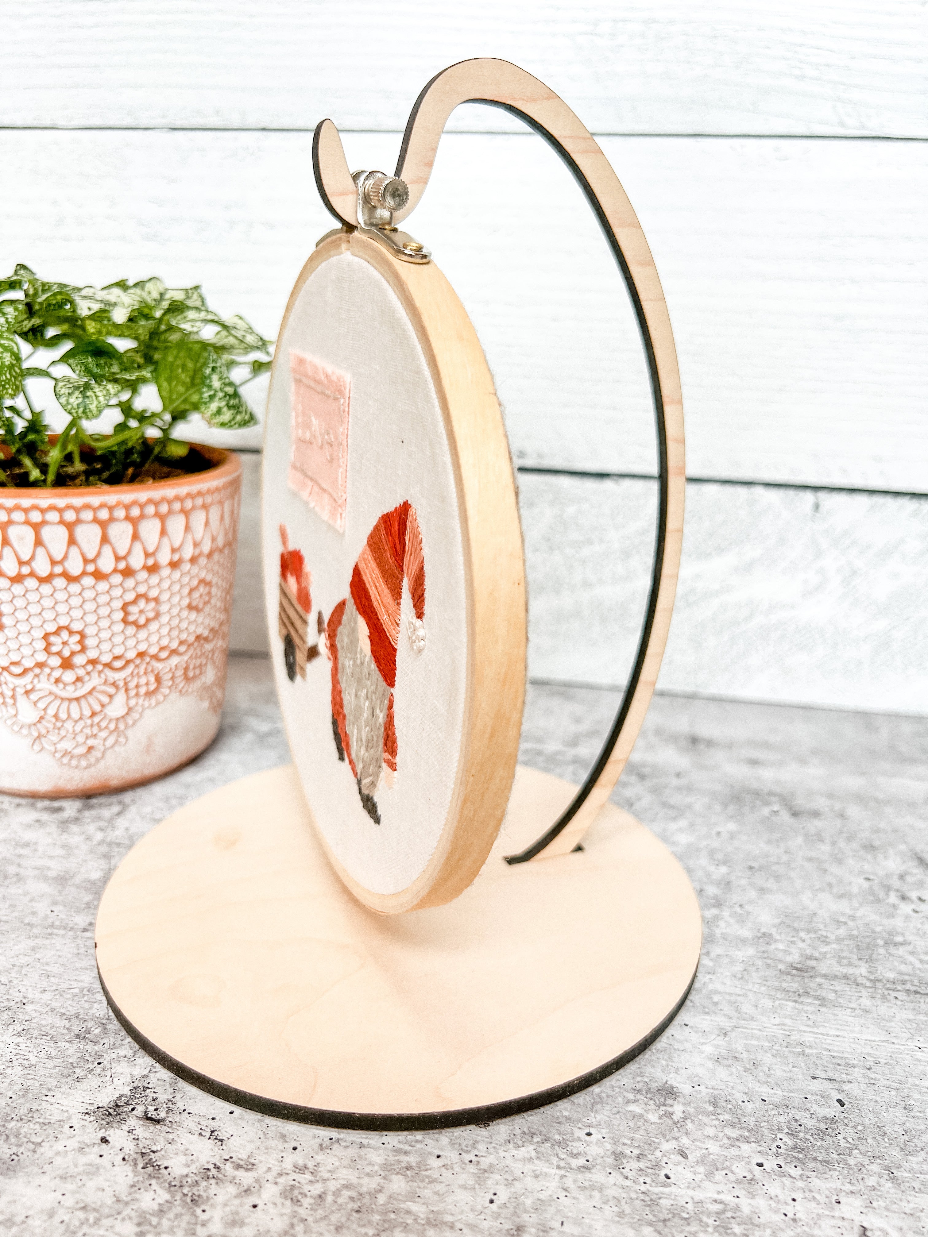 Embroidery Display Hoop Holders - The little Green Bean